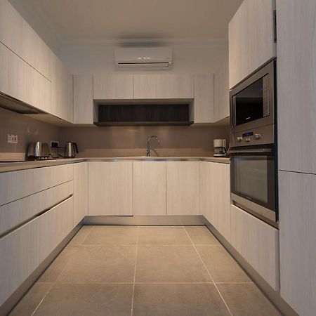 Seafront Luxury Apartment With Pool Sliema Exteriör bild