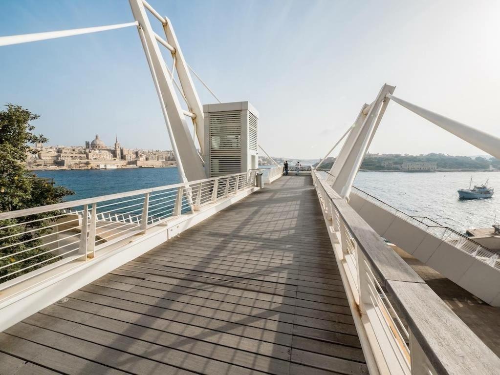 Seafront Luxury Apartment With Pool Sliema Exteriör bild